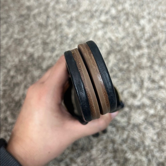 Tory Burch “Patos” Black and Gold Sandals Sz 8 1/2 - Picture 11 of 11